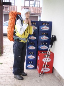 Hans: "Wir könnten doch einfach hier warten ...?"